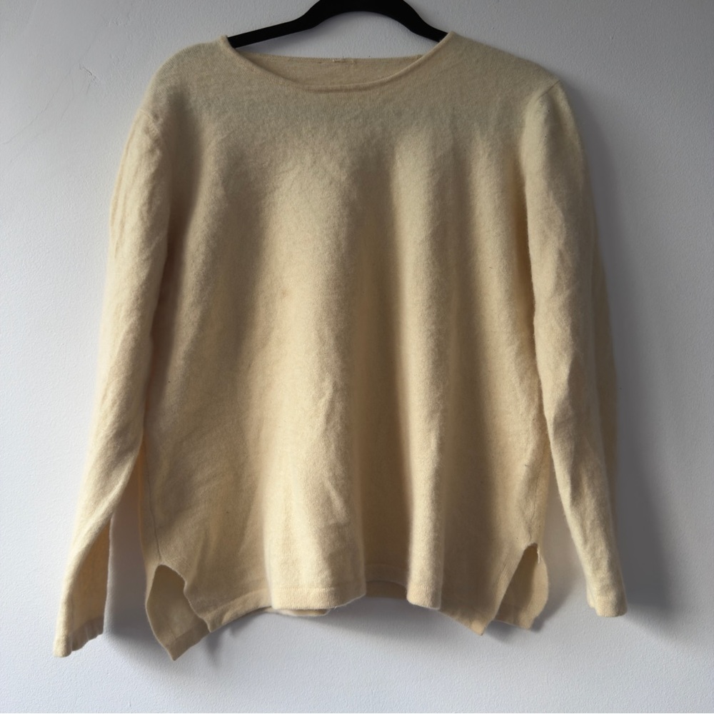 Light Cream Crewneck Sweater —‎ Relaxed Knit Pullover